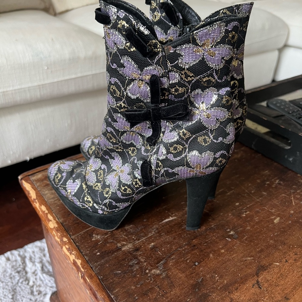 Boots - Picture 6 of 6